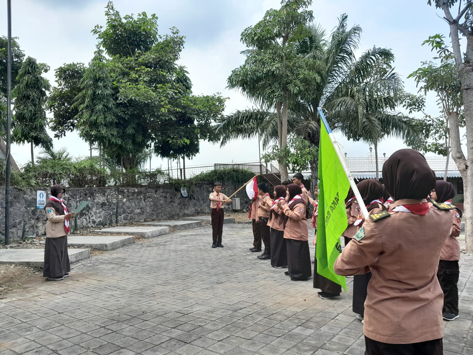 KEPALA PUSKESMAS YOSOWILANGUN LANTIK ANGGOTA BARU SAKA BAKTI HUSADA